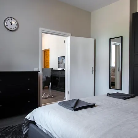 A9a Apartment *